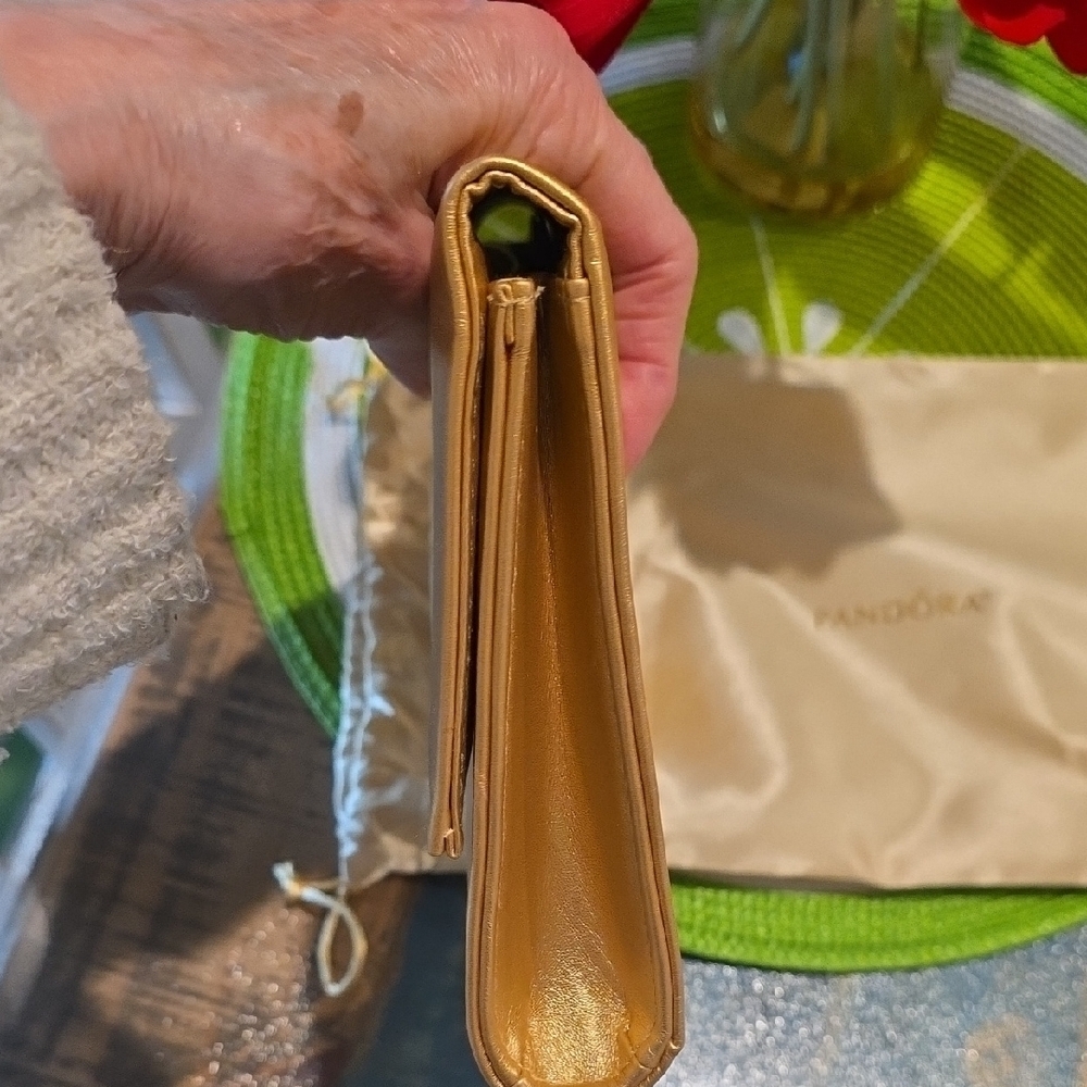 Pandora Gold Clutch - Picture 6 of 7
